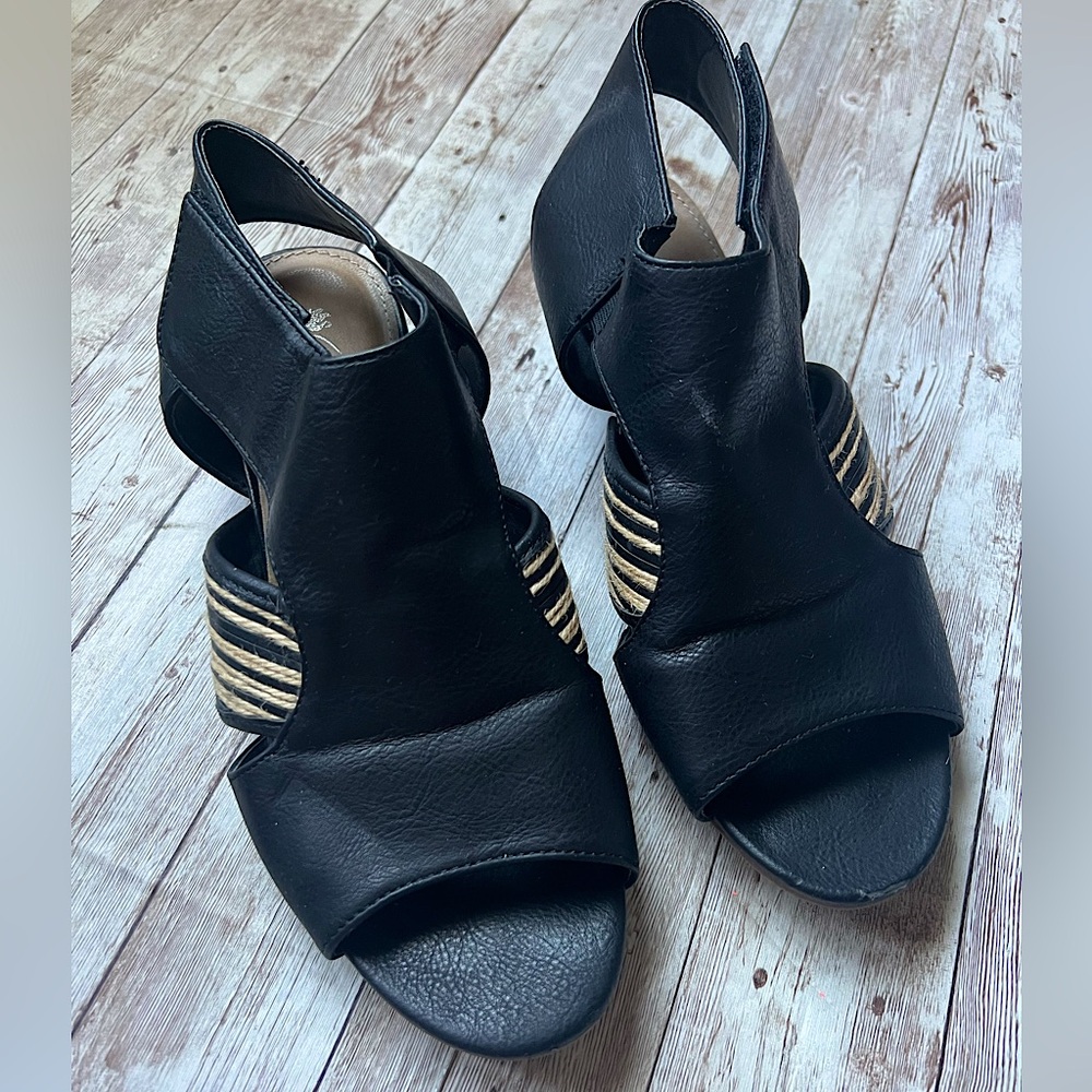 Gloria Vanderbilt Sandals